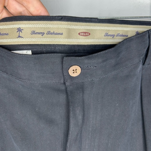 TOMMY BAHAMA Silk Shorts Mens Size 40 Black Pleated Relaxed Fit - Picture 2 of 5